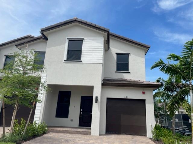 240 SW 159th Way in Pembroke Pines, FL - Building Photo