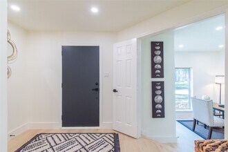 727 Bunker Hill Rd in Houston, TX - Foto de edificio - Building Photo