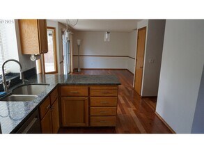 16056 NW Telshire Dr in Beaverton, OR - Building Photo - Building Photo