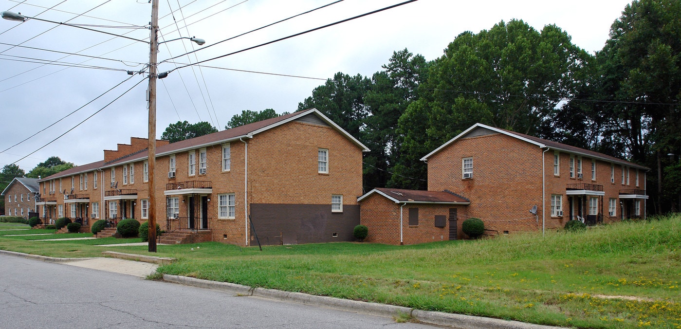 305 Dacian Rd in Raleigh, NC - Building Photo