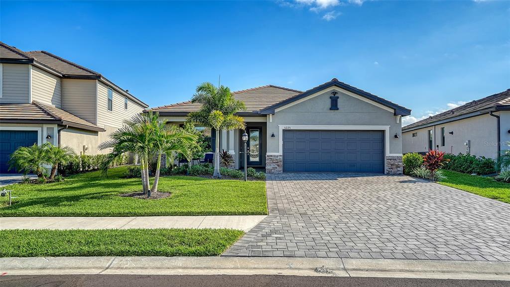 5225 Blue Crush St in Bradenton, FL - Building Photo
