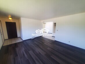 9324 W Allyn St in Milwaukee, WI - Building Photo - Building Photo