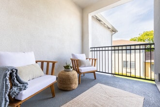 Stadium Park Apartments in Inglewood, CA - Foto de edificio - Interior Photo