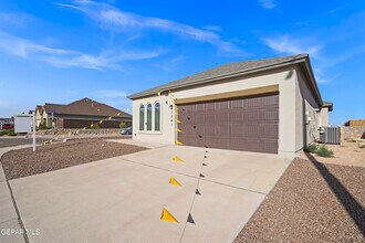 1041 Summer Lake St in Horizon City, TX - Building Photo - Building Photo