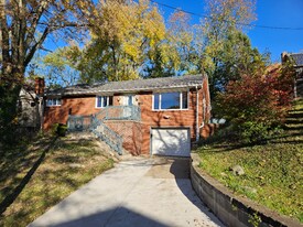 1221 Methyl St in Pittsburgh, PA - Building Photo