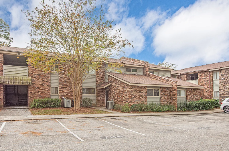 708 Andrea Ln in Hanahan, SC - Foto de edificio