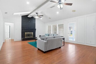 1329 Mackie Dr in Richardson, TX - Foto de edificio - Building Photo