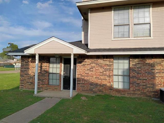 103 Peachtree Ct in Kennedale, TX - Building Photo