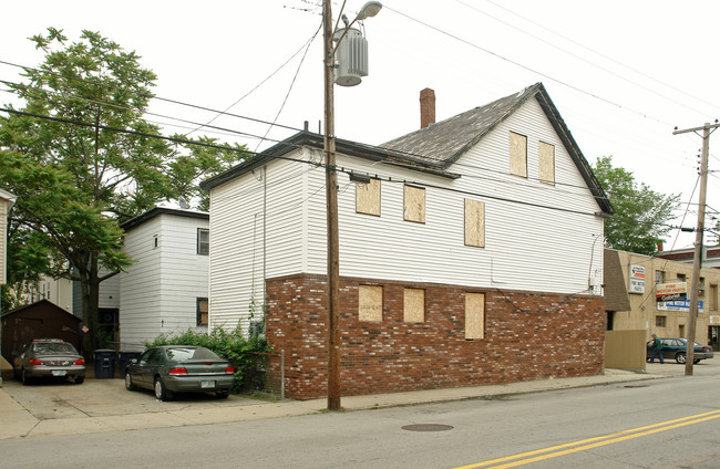 104 Pine St in Nashua, NH - Building Photo - Building Photo