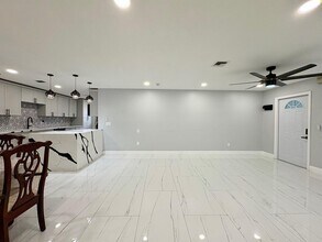 1733 Sunset Ave in Lake Worth Beach, FL - Building Photo - Building Photo