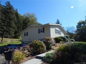 967 Derby-Milford Rd in Orange, CT - Building Photo - Building Photo