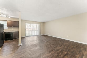 Avondale Reserve Apartment Homes in Avondale Estates, GA - Foto de edificio - Building Photo