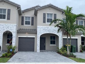 1271 SE 27th Terrace in Homestead, FL - Building Photo