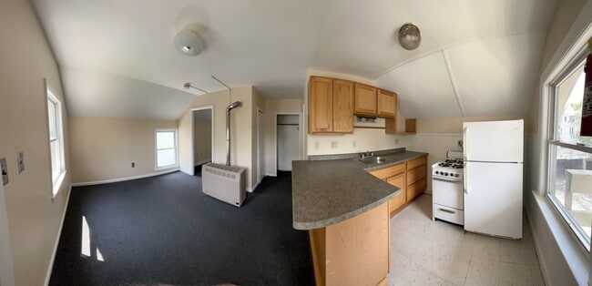31 Loomis St, Unit 3 in Burlington, VT - Building Photo - Building Photo