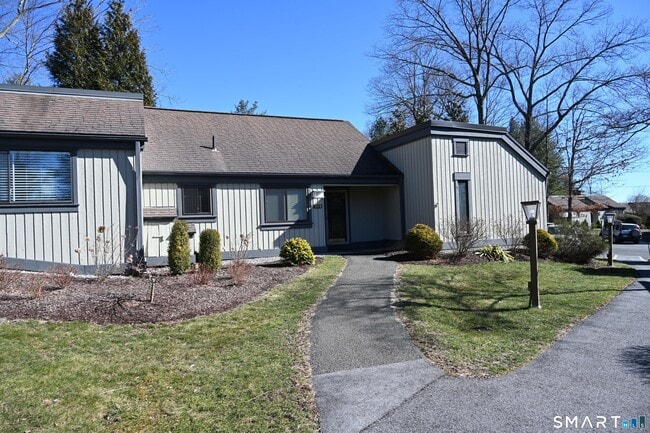 property at 922 Heritage Vlg