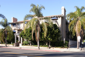 Granada Apartments in Long Beach, CA - Building Photo - Building Photo