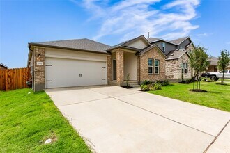 2000 Gilmer Wy in Leander, TX - Building Photo - Building Photo