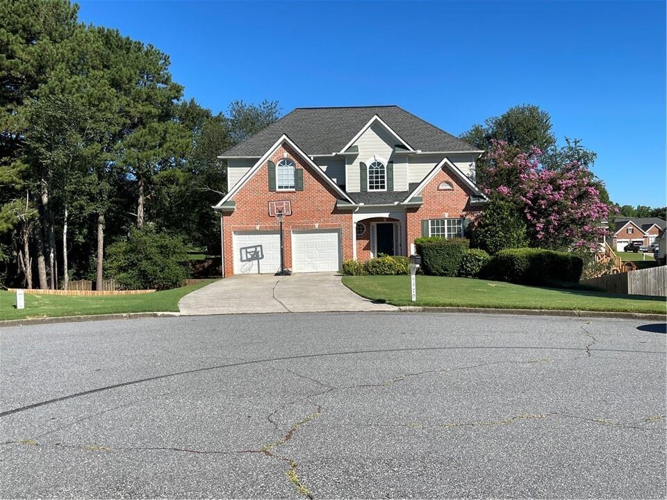 5970 Shepherds Pond in Alpharetta, GA - Building Photo