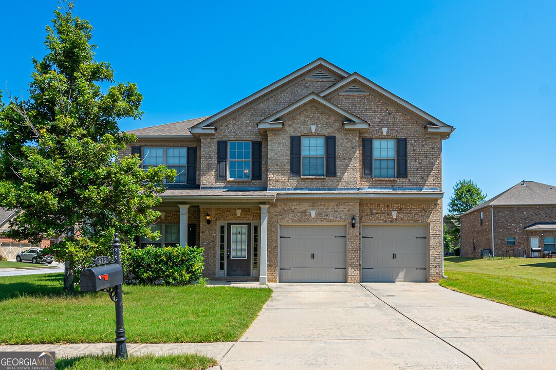 813 Golden Isles Dr in Loganville, GA - Building Photo