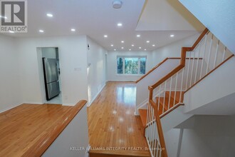 6052 Pineglade Crescent in Ottawa, ON - Building Photo - Building Photo