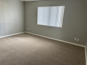 The Pointe Townhomes in Sacramento, CA - Building Photo - Building Photo