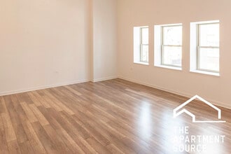 2700 W North Ave, Unit 204 in Chicago, IL - Foto de edificio - Building Photo