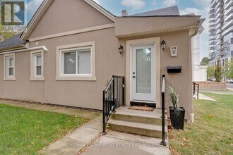 519 Elizabeth St in Burlington, ON - Building Photo - Building Photo