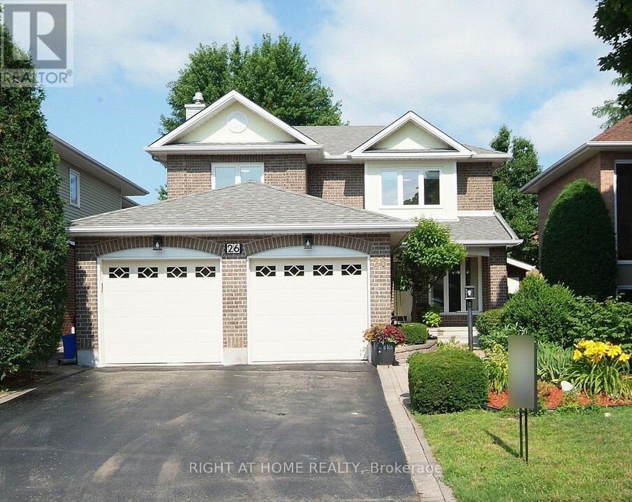 26 Strathbury St in Ottawa, ON - Building Photo