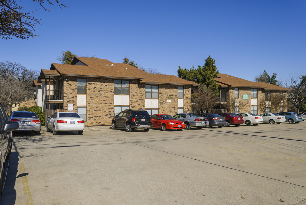 Oak Court Apartments in Denton, TX - Foto de edificio