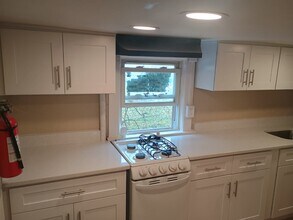 321 Fisher Ave, Unit 321 Fisher Ave-#1 in Neptune City, NJ - Foto de edificio - Building Photo