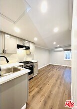 14236 1/2 Tiara St in Los Angeles, CA - Building Photo - Building Photo