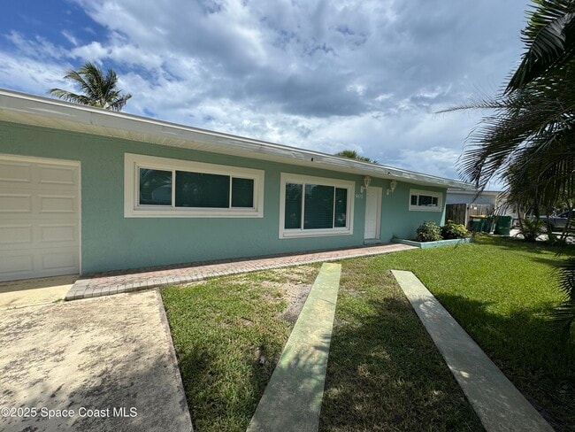 901 S Orlando Ave in Cocoa Beach, FL - Building Photo - Building Photo