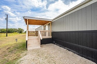 1206 Hayes Rd in Sherman, TX - Foto de edificio - Building Photo