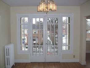 Tudor Court in Cincinnati, OH - Foto de edificio - Interior Photo