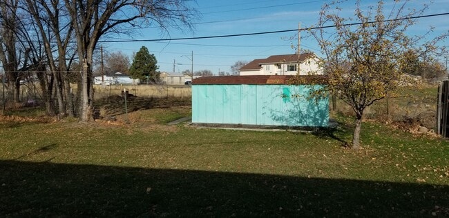 1100 Arnold Dr in Moses Lake, WA - Building Photo - Building Photo