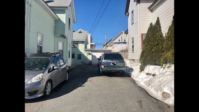 125 London St, Unit Main in Lowell, MA - Building Photo - Building Photo