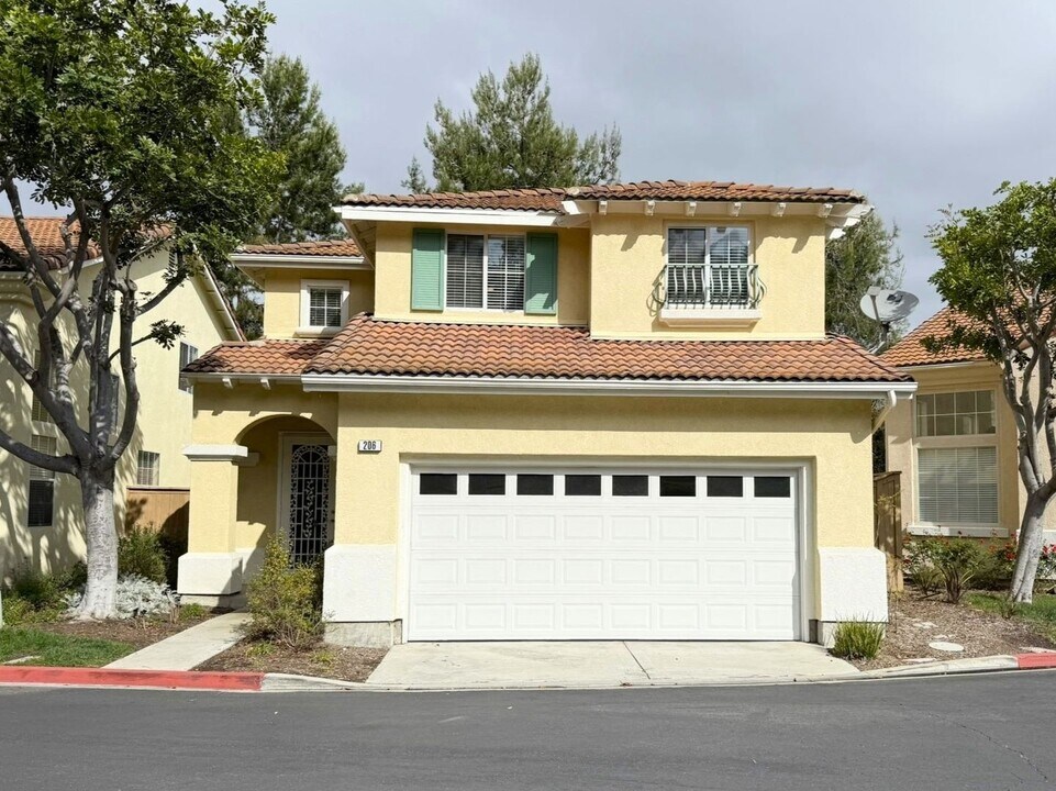 206 Inez Way in Oceanside, CA - Building Photo