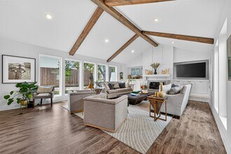 415 Ramblewood Rd in Houston, TX - Building Photo - Building Photo