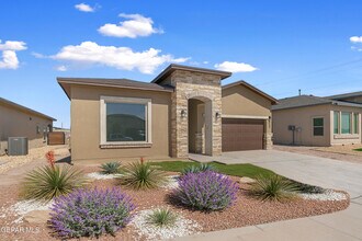 360 Playa Vis St in Horizon City, TX - Foto de edificio - Building Photo