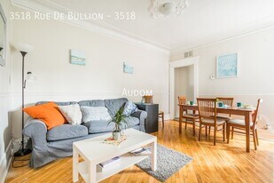 3518 Rue De Bullion in Montréal, QC - Building Photo