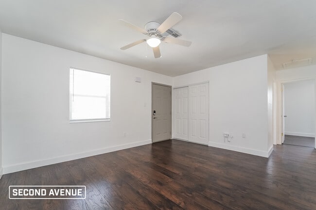 8617 Shumock Ave in North Port, FL - Foto de edificio - Building Photo