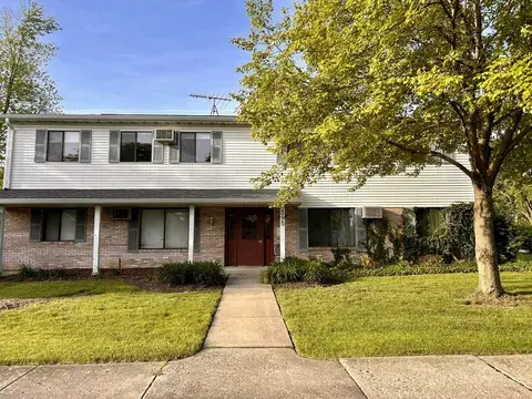 470 Echo Ln, Unit B in Aurora, IL - Foto de edificio