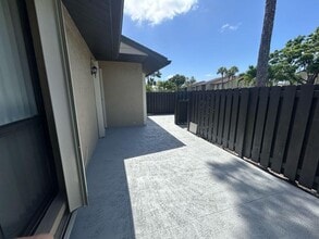 725 Sunny Pine Way in Greenacres, FL - Building Photo - Building Photo
