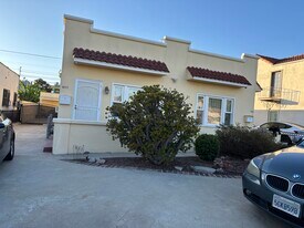 1127 S Rimpau Blvd in Los Angeles, CA - Building Photo