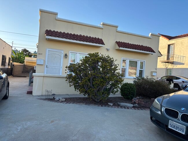 property at 1127 S Rimpau Blvd