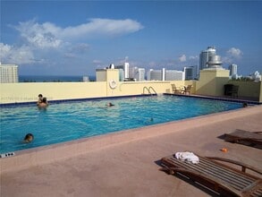 353 W 47th St in Miami Beach, FL - Building Photo - Building Photo