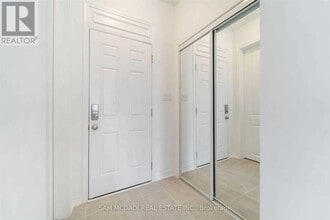 70 Huguenot Rd in Oakville, ON - Building Photo - Building Photo