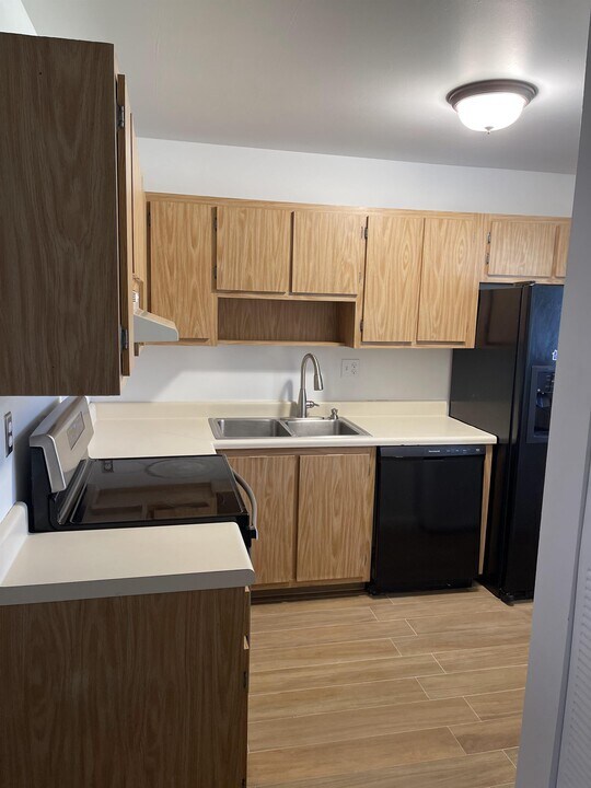 102 Gardens Dr in Pompano Beach, FL - Building Photo