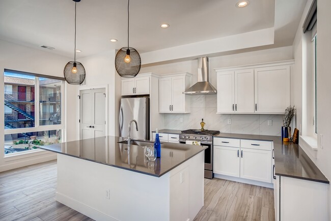 Corona Townhomes in Englewood, CO - Building Photo - Building Photo