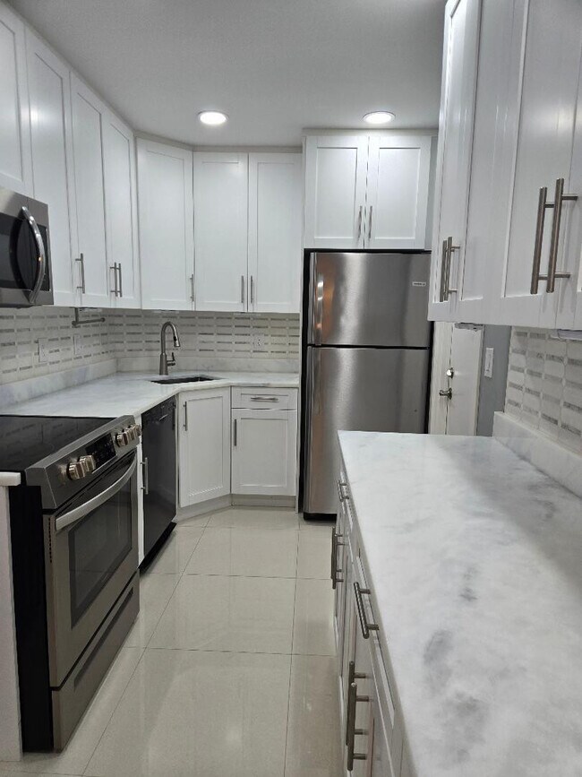 639 W Oakland Park Blvd in Wilton Manors, FL - Building Photo - Building Photo